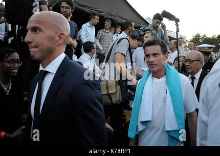 Varietà club si incontra l esercito francese della squadra di calcio per una partita di beneficenza, Parigi, Francia Foto Stock