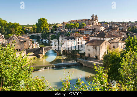 La città di Nérac e il fiume Petite Baïse nella regione della Dordogna, nel sud-ovest della Francia. Foto Stock