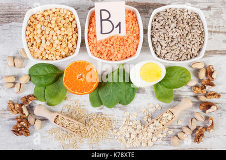 Gli ingredienti che contengono la vitamina B1 e fibra dietetica, fonti di minerali, uno stile di vita sano e la nutrizione Foto Stock