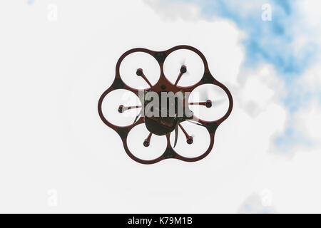 Rilievi e catasto Ufficio utilizza un drone per la sorveglianza Foto Stock