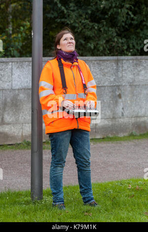 Rilievi e catasto Ufficio utilizza un drone per la sorveglianza Foto Stock