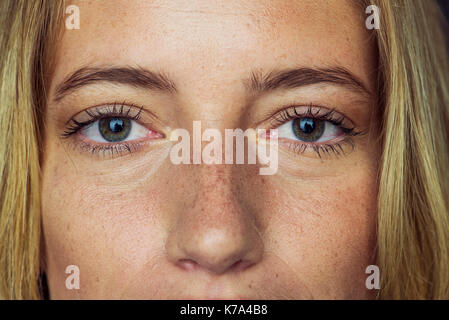 Close-up di giovani volto di donna e gli occhi Foto Stock