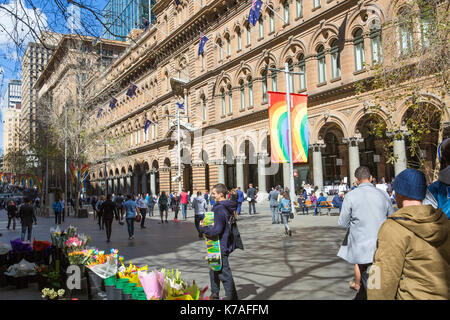 Votare sì di banner per il matrimonio la parità eretto dalla città di Sydney in Martin Place,Sydney , Australia Foto Stock