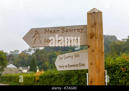 Sentiero segno al Near Sawrey e Hill Top, casa di Beatrix Potter, Lake District inglese, Cumbria, England, Regno Unito Foto Stock