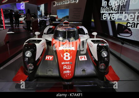 Francoforte, Germania. 14 settembre 2017. La casa automobilistica giapponese Toyota presenta la Toyota ts050 hybrid racing car al 67. iaa. 67. internationale automobil-ausstellung (IAA) aperto a Francoforte per visitatori professionali. è con oltre 1000 espositori uno del motore più grande mostra in tutto il mondo. La mostra sarà aperta per il pubblico in generale il 16 settembre. Foto Stock