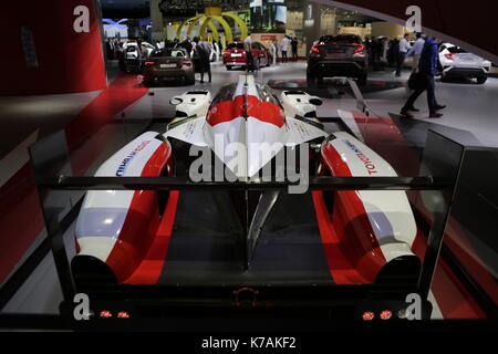 Francoforte, Germania. 14 settembre 2017. La casa automobilistica giapponese Toyota presenta la Toyota ts050 hybrid racing car al 67. iaa. 67. internationale automobil-ausstellung (IAA) aperto a Francoforte per visitatori professionali. è con oltre 1000 espositori uno del motore più grande mostra in tutto il mondo. La mostra sarà aperta per il pubblico in generale il 16 settembre. Foto Stock