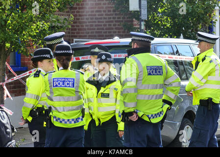 Londra REGNO UNITO. 15 settembre 2017. un massiccio cordone di polizia è stata eretta intorno al parsons verde nella zona sud-ovest di Londra dopo un'esplosione su un treno tubo parsons green stazione della metropolitana. © brian minkoff/alamy live news Foto Stock