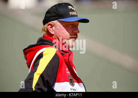 Oeiras, Portogallo. 15 settembre 2017. Il capo tedesco del tennis maschile, Boris Becker, durante la partita di play-off della Coppa Davis tra Portogallo e Germania al Centro desiderio Nacional Jamor di Oeiras/Lisbona. Credit: Frank Molter/Alamy Live News Foto Stock