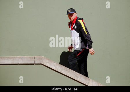 Oeiras, Portogallo. 15 settembre 2017. Il capo tedesco del tennis maschile, Boris Becker, durante la partita di play-off della Coppa Davis tra Portogallo e Germania al Centro desiderio Nacional Jamor di Oeiras/Lisbona. Credit: Frank Molter/Alamy Live News Foto Stock