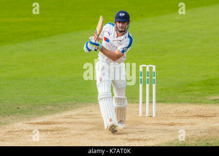 Londra, Regno Unito. Xv Sep, 2017. Alla battuta per lo Yorkshire contro Surrey al ovale il giorno 4 della contea di Specsavers gara di campionato al ovale. Credito: David Rowe/Alamy Live News Foto Stock