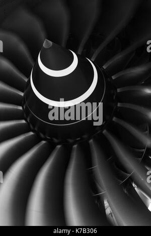 Immagine in bianco e nero di un congegno di rotazione Rolls Royce Trent motore turbofan. Foto Stock