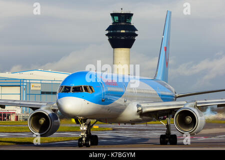 Thompson Airways Boeing 757 pronta per il decollo dall'aeroporto di Manchester REGNO UNITO Foto Stock