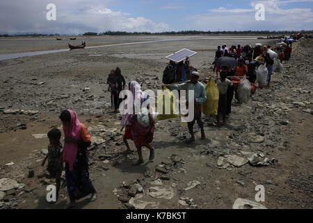 Teknaf, Bangladesh. Xiii Sep, 2017. popolazione rohingya e sul modo di camp, a teknaf. Credito: md. mehedi hasan/Pacific press/alamy live news Foto Stock