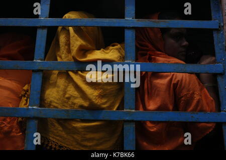 Teknaf, Bangladesh. Xiii Sep, 2017. rohingya donna sul modo di camp, a teknaf. Credito: md. mehedi hasan/Pacific press/alamy live news Foto Stock