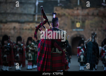 Edinburgh Royal Tattoo di fronte al Castello di Edimburgo, a Edimburgo, in Scozia, il 15 settembre 2017. Foto Stock