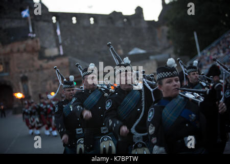 Edinburgh Royal Tattoo di fronte al Castello di Edimburgo, a Edimburgo, in Scozia, il 15 settembre 2017. Foto Stock