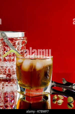 Bicchiere da cocktail con ghiaccio 2 Foto Stock