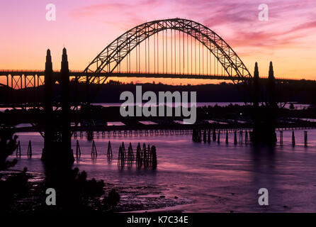 Yaquina Bay Bridge sunrise, Newport, Oregon Foto Stock