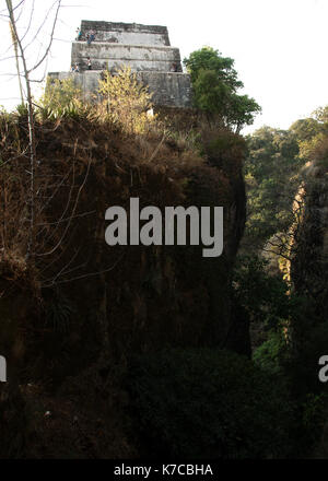 Tepoztlan, Morelos, Messico - 2013: Rovine del tempio El Tepozteco, in cima al monte Tepozteco. Foto Stock