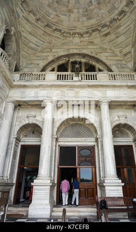 Kolkata, India - 8 lug 2015. persone visitano il Victoria Memorial in Kolkata, India. Kolkata (Calcutta) è la capitale del Bengala occidentale e la seconda ampia Foto Stock