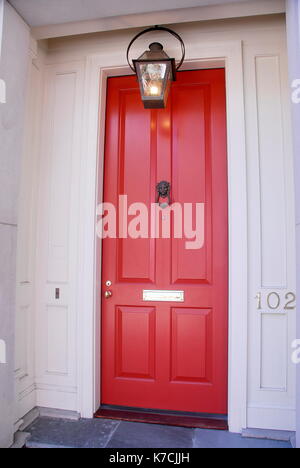 Porte colorato nella città di Charleston, Carolina del Sud Foto Stock