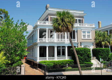 Antebellum mansions su East Battery Street a Charleston, Carolina del Sud Foto Stock