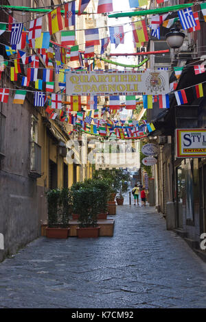 Napoli, Italia, Agosto 10 2014: quartieri spagnoli (quartieri spagnoli) è una parte della città di Napoli in Italia. Si tratta di un area povera, affetti da alta Foto Stock