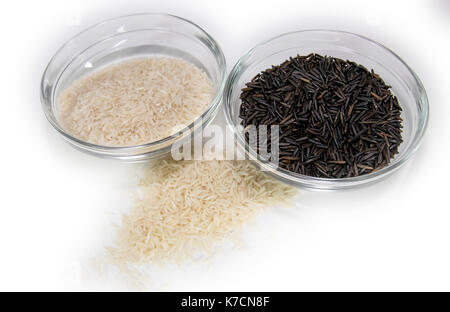 Riso Basmati e riso selvatico in chiaro ciotole in vetro Foto Stock