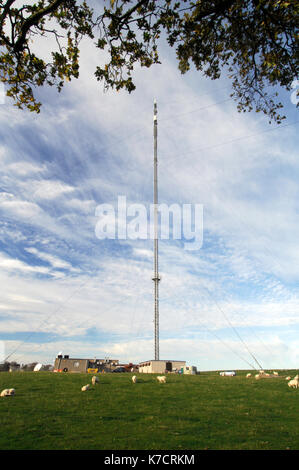 La tc di telecomunicazioni radio e montante del trasmettitore a Selkirk in Scozia. Foto Stock