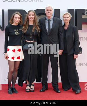 La foto Deve Essere Accreditata ©su Alpha Press 079965 11/07/2016 Christopher Rouse and family presso la Jason Bourne European Movie Premiere tenutasi presso la Odeon Leicester Square di Londra Foto Stock