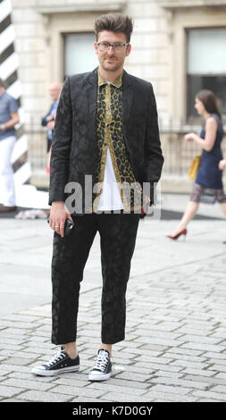 La foto Deve Essere Accreditata ©Alpha Press 080001 07/06/2016 Henry Holland alla Royal Academy of Arts Summer Exhibition 2016 VIP Preview presso la Royal Academy di Londra Foto Stock