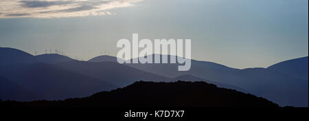 Le turbine eoliche in alta montagna in Kefalonia,Grecia Foto Stock