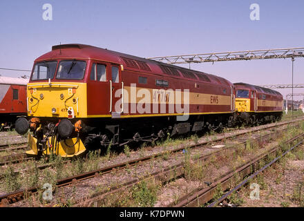 Due della classe 47 locomotive in livrea ews stabeld a eastleigh depot, Inghilterra Foto Stock