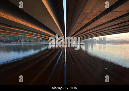 Il Narrows Bridge sul fiume Swan a Perth, Western Australia Foto Stock