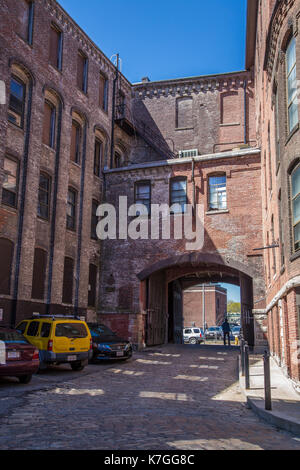 Vecchia fabbrica in Grove Street, Worcester, Massachusetts Foto Stock