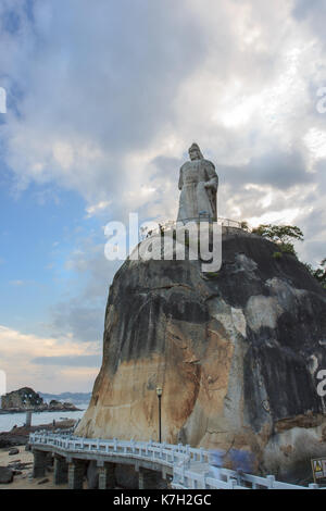 Xiamen, Cina - agosto 23, 2014: parco haoyue Zheng Chenggong statua a Isola di Gulangyu nella città di Xiamen, Fujian, Cina Foto Stock