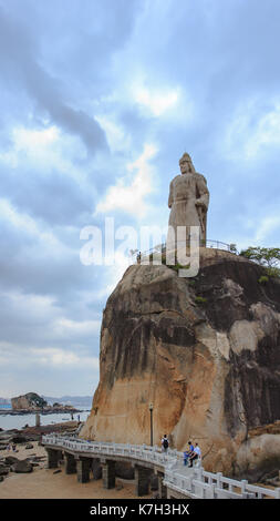 Xiamen, Cina - agosto 23, 2014: parco haoyue Zheng Chenggong statua a Isola di Gulangyu nella città di Xiamen, Fujian, Cina Foto Stock