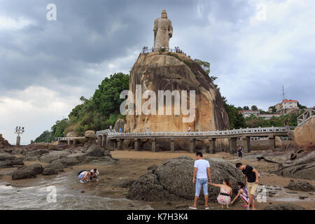 Xiamen, Cina - agosto 23, 2014: parco haoyue Zheng Chenggong statua a Isola di Gulangyu nella città di Xiamen, Fujian, Cina Foto Stock