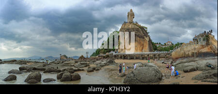 Xiamen, Cina - agosto 23, 2014: parco haoyue Zheng Chenggong statua a Isola di Gulangyu nella città di Xiamen, Fujian, Cina Foto Stock