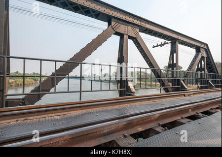 Ponte sul fiume Kwai. Kanchanaburi, Tailandia Foto Stock