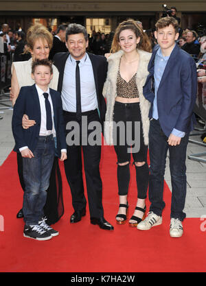 La Foto Deve Essere Accreditata ©Kate Green/Alpha Press 079965 20/03/2016 Andy Serkis Con Moglie Lorraine Ashbourne E Figli Ruby Sonny E Louis Jameson Empire Film Awards 2016 Grosvenor House Park Lane Londra Foto Stock