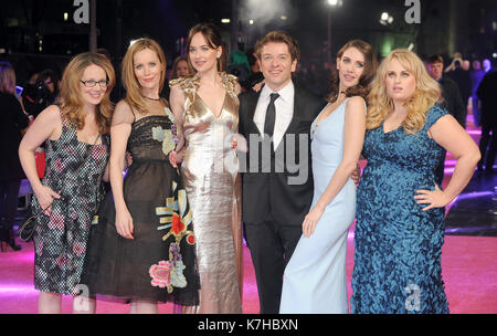 La Foto Deve Essere Accreditata ©Su Alpha Press 079982 09/02/2016 Dana Fox, Leslie Mann, Dakota Johnson, Christian Ditter, Alison Brie E Rebel Wilson Al Movie Premiere Of How To Be Single Tenutosi A Vue West End A Londra. Foto Stock