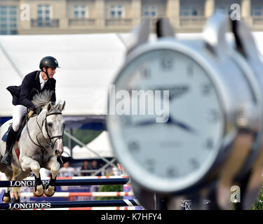 Tianjin, Cina. Xvi Sep, 2017. Michael kocher degli Stati Uniti è in concorrenza con il suo cavallo "chopin vd windeweg z'durante longines showjumping equestre grand prix(1.40m-1.50m) a 2017 longines cina tour altezze fortune cup tianjin stazione di Tianjin, Cina del nord, sett. 16, 2017. Credito: yue yuewei/xinhua/alamy live news Foto Stock