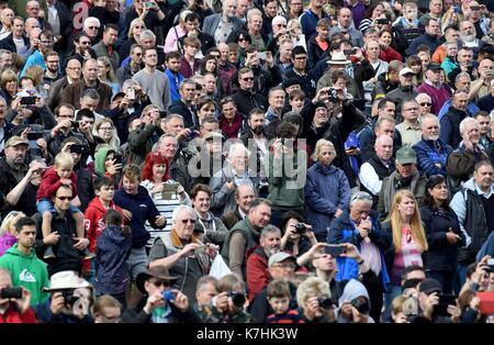 Di fronte alla folla bovington tank museum, Dorset, Regno Unito Foto Stock