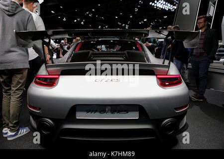 Francoforte, Germania. Il 15 settembre 2017. La casa automobilistica tedesca porsche presenta la nuova Porsche 911 Gt2 RS di alta performance vettura sportiva della 67. iaa. 67. internationale automobil-ausstellung (IAA di Francoforte è con oltre 1000 espositori uno del motore più grande mostra in tutto il mondo. La mostra sarà aperta per il pubblico in generale dal XVI fino al 24 settembre. Foto Stock