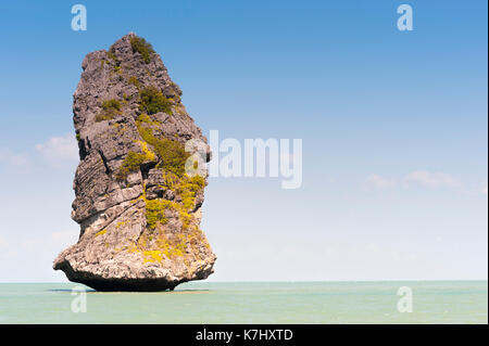 Calcare insolita formazione di roccia, parco nazionale marino di Ang Thong, Thailandia Foto Stock