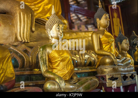 Statue di Buddha a Wat Phan Tao, Chiang mai, Thailandia, Sud-est asiatico Foto Stock