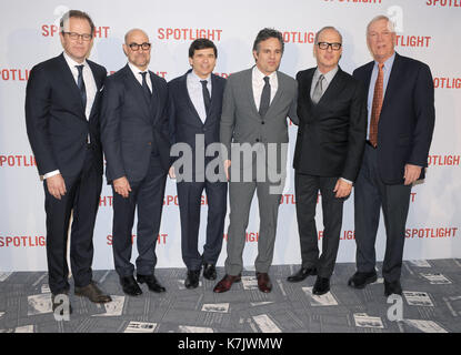 La foto Deve Essere Accreditata ©Alpha Press 079982 20/01/2016 Tom McCarthy, Stanley Tucci, Mike Rezendes, Mark Ruffalo, Michael Keaton e Walter Robby Robinson alla prima del film britannico di Spotlight tenuto presso il Washington Hotel e Curzon Mayfair a Londra. Foto Stock