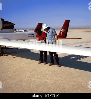 La Ryan Aeronautical Image Collection è ospitata presso la Biblioteca e gli archivi del San Diego Air & Space Museum. Questa vasta collezione comprende documenti storici e aziendali di Ryan Aeronautical, una società aerospaziale americana fondamentale fondata nel 1934 da T. Claude Ryan a San Diego, California. Foto Stock