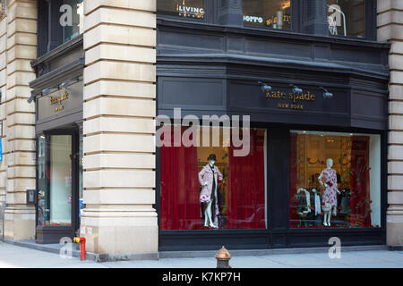 Kate Spade Store nella Fifth Avenue a New York. Il marchio è stato lanciato nel 1993 vendono soprattutto borsette. Foto Stock